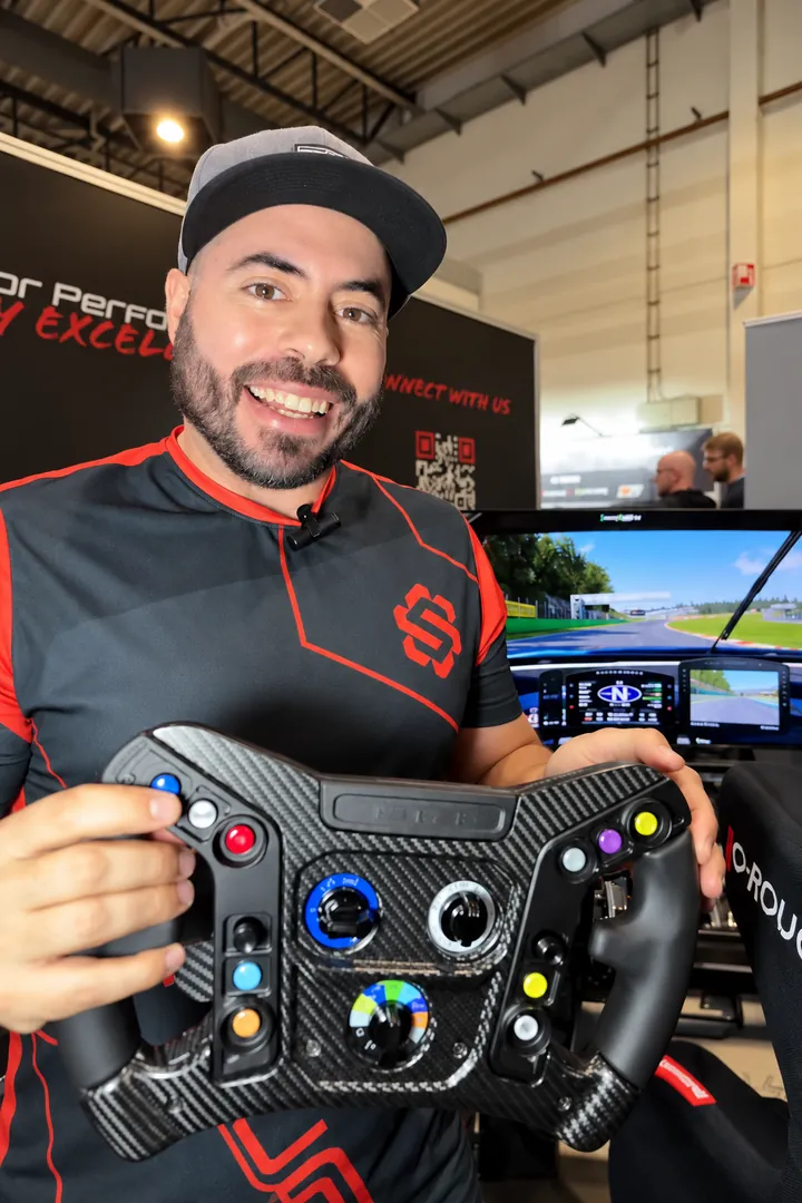 Volantes de fórmula de gama alta · ADAC SimRacing Expo 2024
